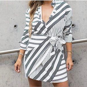LIKE NEW The Drop Kerrently Shirtdress
